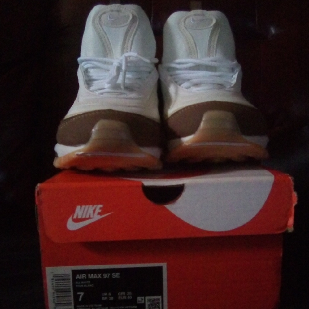 Nike Air Max 97 SE in Cream and Brown